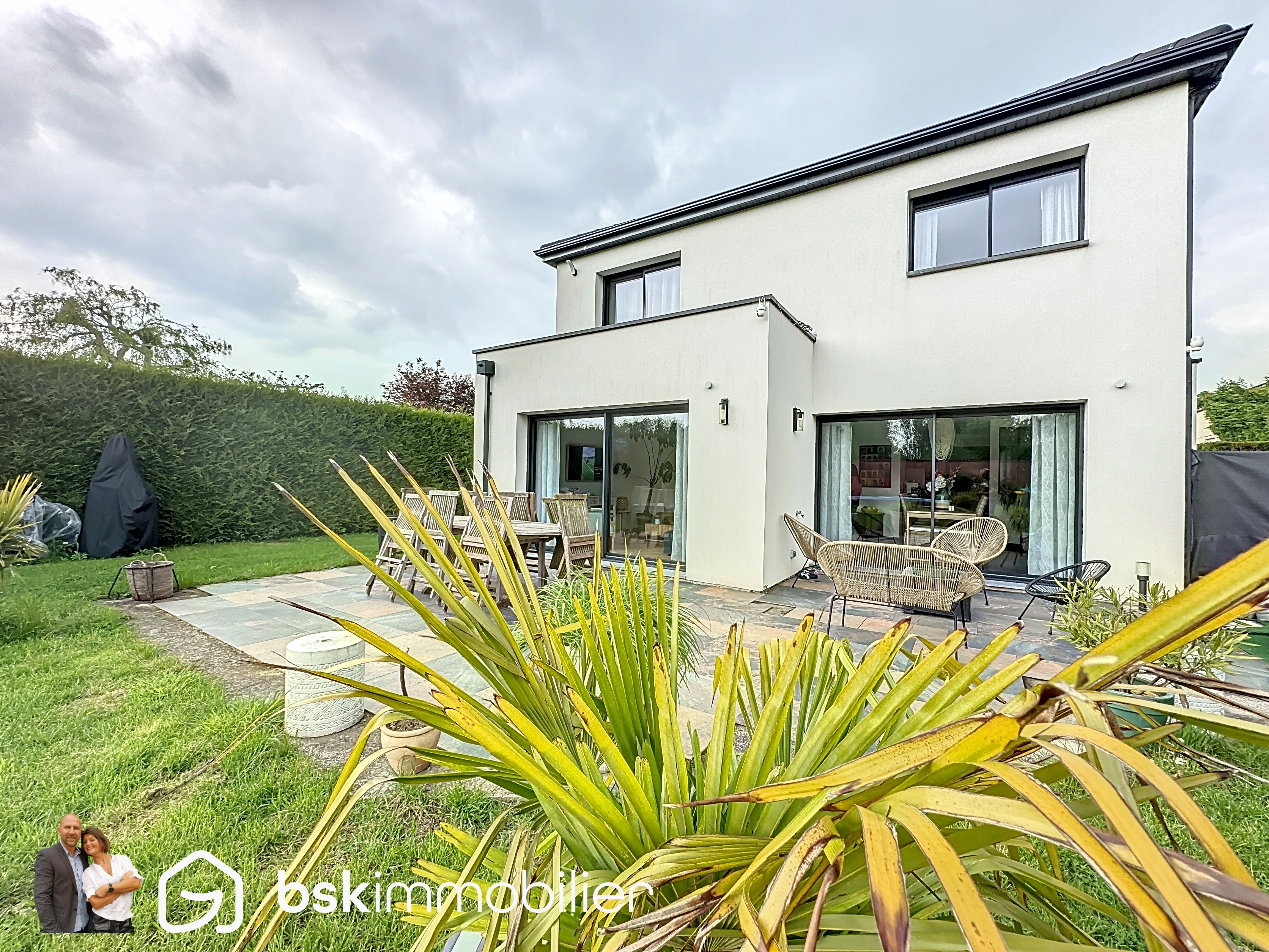 Maison cubique 131 m² avec piscine chauffée vendue à Ostricourt